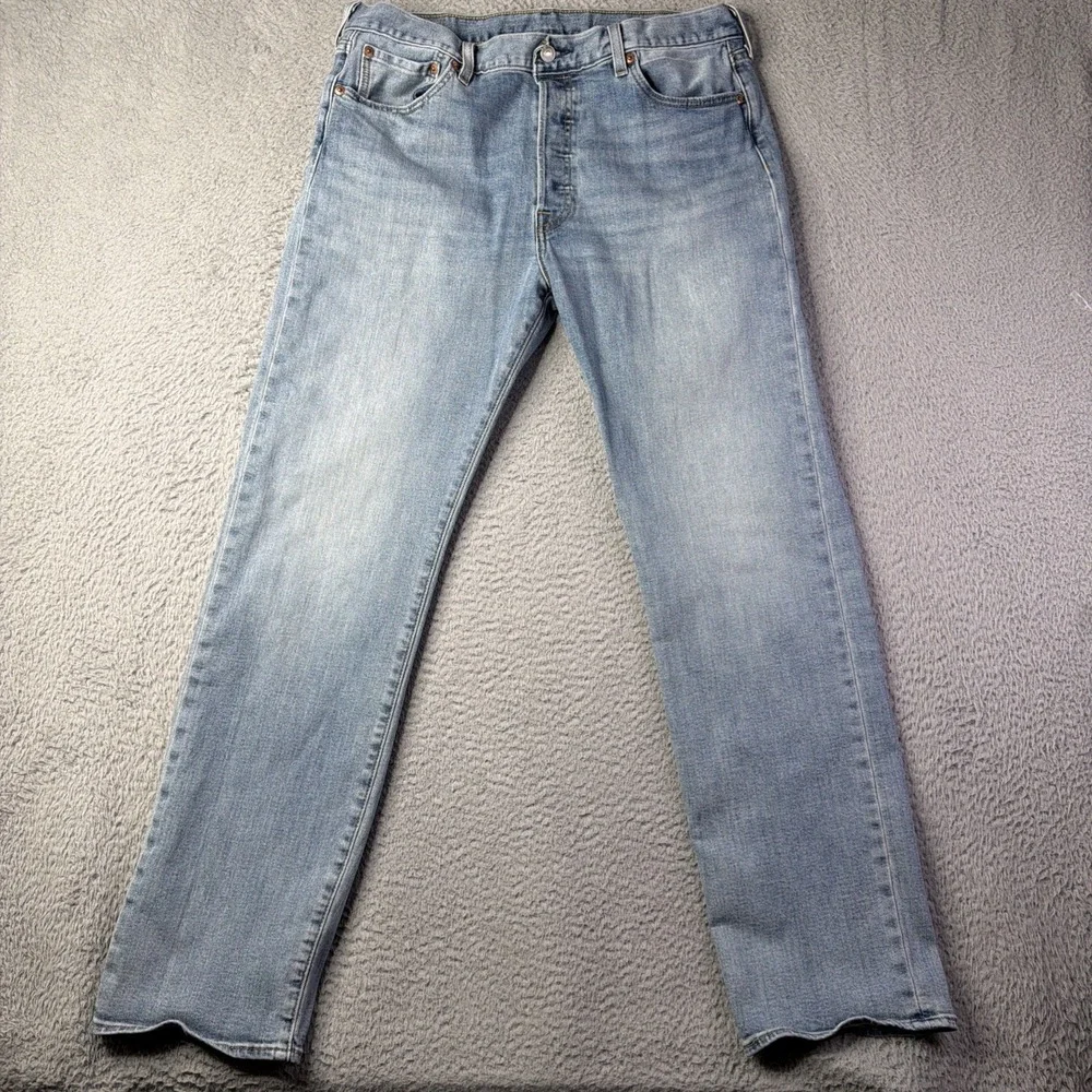 Levis 501 Jeans Mens 34x30 blue button fly medium wash
